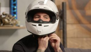 Trying-Motorcycle-Helmets-On-agv-sport