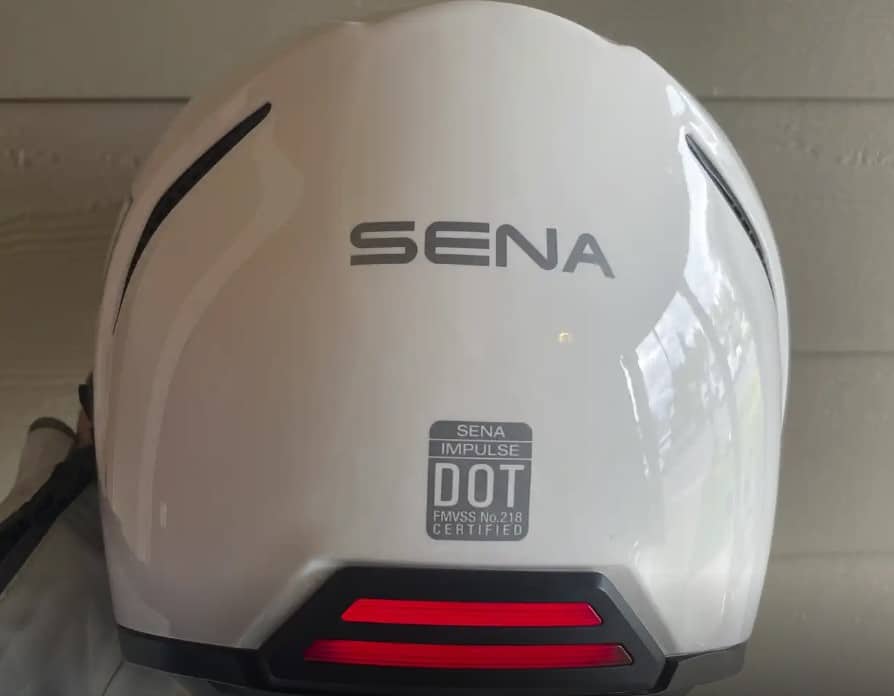 While the LED taillight of the helmet offers multiple modes, its effectiveness is somewhat restricted by its limited output, particularly in daylight conditions. To maximize visibility, I typically keep it in Day Flash mode, which provides the brightest and most conspicuous illumination.